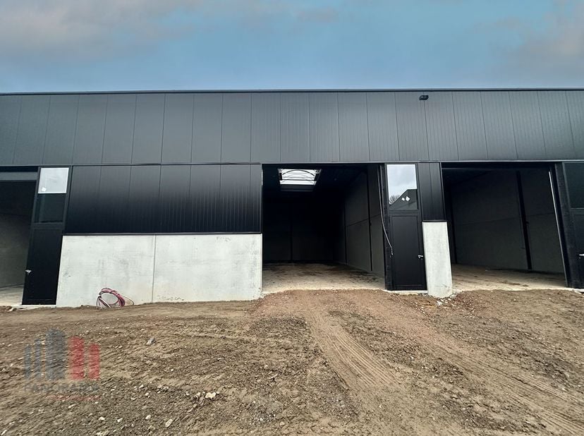 Unité PME nouvellement construite d&#039;une superficie de 162 m² et 2 places de parking privées à vendre sur l&#039;ex-site de l&#039;entreprise de séchage de bois