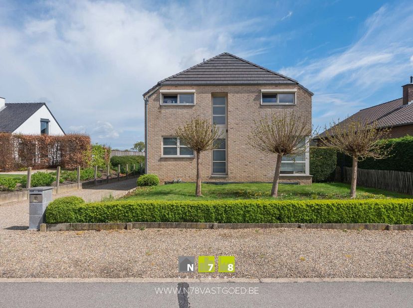 HEDENDAAGSE WONING MET EEN BEWOONBARE OPPERVLAKTE VAN 290M² OP EEN PERCEEL VAN 18A95CA TE DILSEN-STOKKEM&lt;br /&gt;
TROEVEN&lt;br /&gt;
- Rustig gelegen, maar we