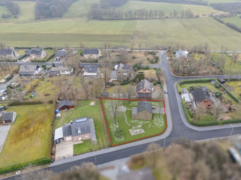 Lagence ERA B-LUX a le plaisir de vous présenter ce magnifique terrain plat de 1136m², situé à Grandhan, dans la commune de Durbuy. Idéalement situé d