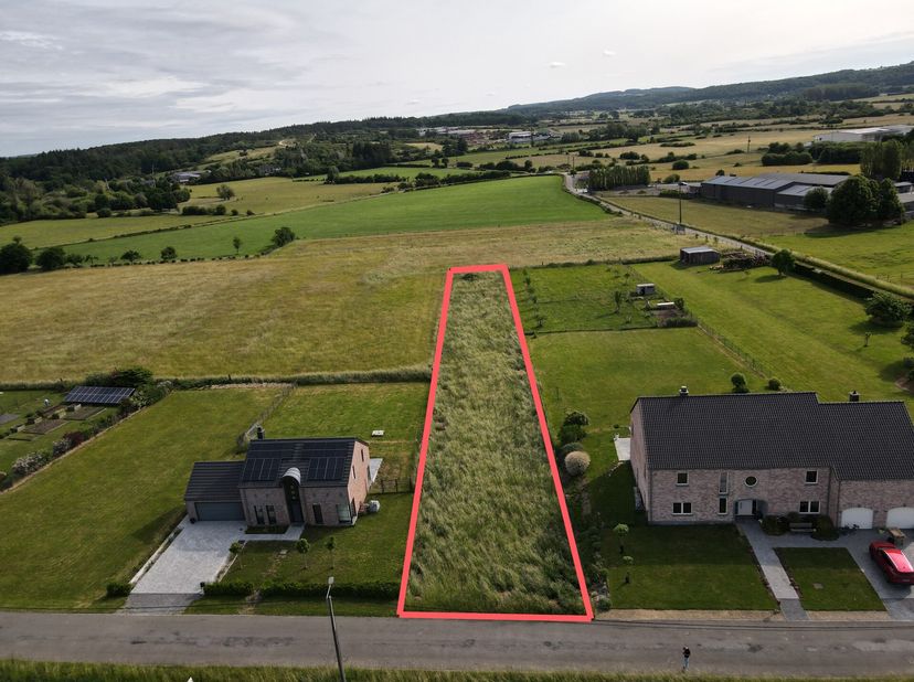 EASYHOME biedt u dit vlakke bouwperceel van meer dan 18 are aan, gelegen in de rustige en gegeerde wijk van Melreux, in de gemeente Hotton. Een unieke