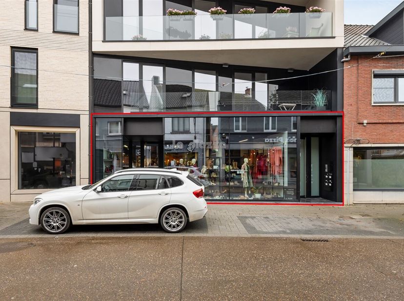 Royale handelsruimte op toplocatie in Tessenderlo&lt;br /&gt;
Dit recentelijk opgeleverde en ruime handelspand is gelegen op een uitstekende locatie in het