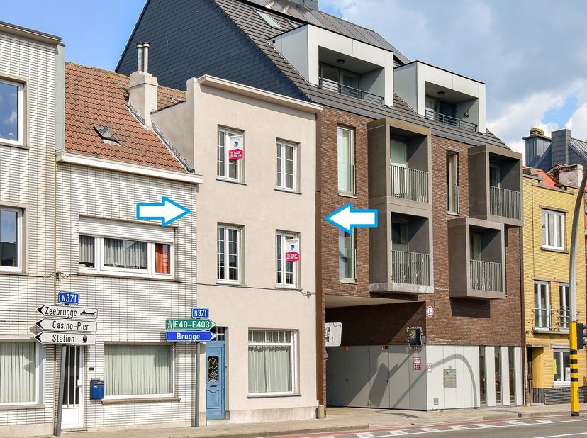 Ruime lichtrijke charmante en volledig vernieuwde woning met 4 slpks- 2 badkamers - koer - terras&lt;br /&gt;
De woning omvat op het gelijkvloers: inkom met