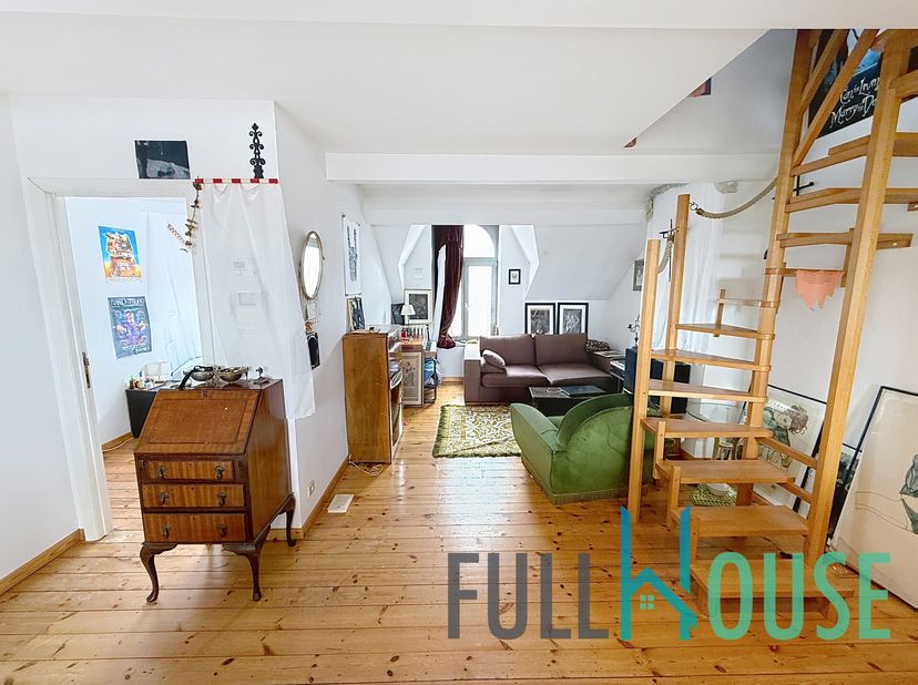 Faire Offre à Partir de: Dans une maison d&#039;habitation (petite copropriété), découvrez ce magnifique appartement au dernier étage en duplex, lumineuse