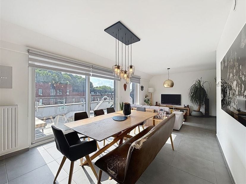 MONT SAINT GUIBERT: Schitterend appartement van 121,37 m² (2019) met een prachtig terras van 20 m² op het zuidwesten. Het bestaat uit een inkomhal, to