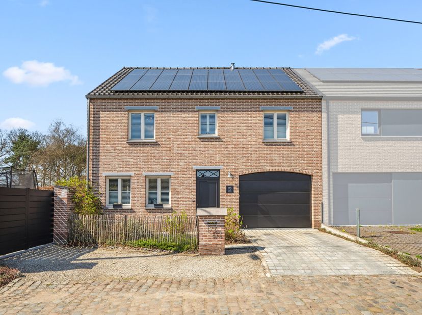 Deze recente, energiezuinige en instapklare woning is gelegen in Keerbergen met een ideale verbinding richting Haacht, Werchter en het centrum van Kee