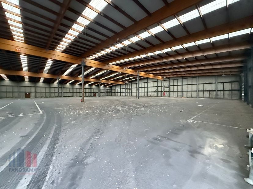 Dit magazijn, geniet een strategische ligging in de haven van Gent, met directe toegang tot de R4 en op slechts 10 minuten rijden van de N9.&lt;br /&gt;
&lt;br