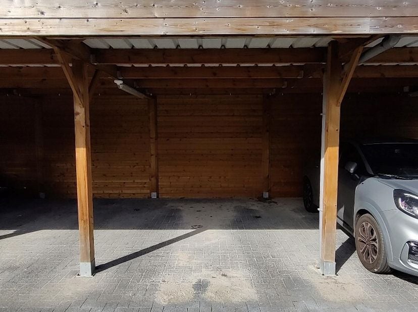 Garage à louer
                    à 2440 Geel