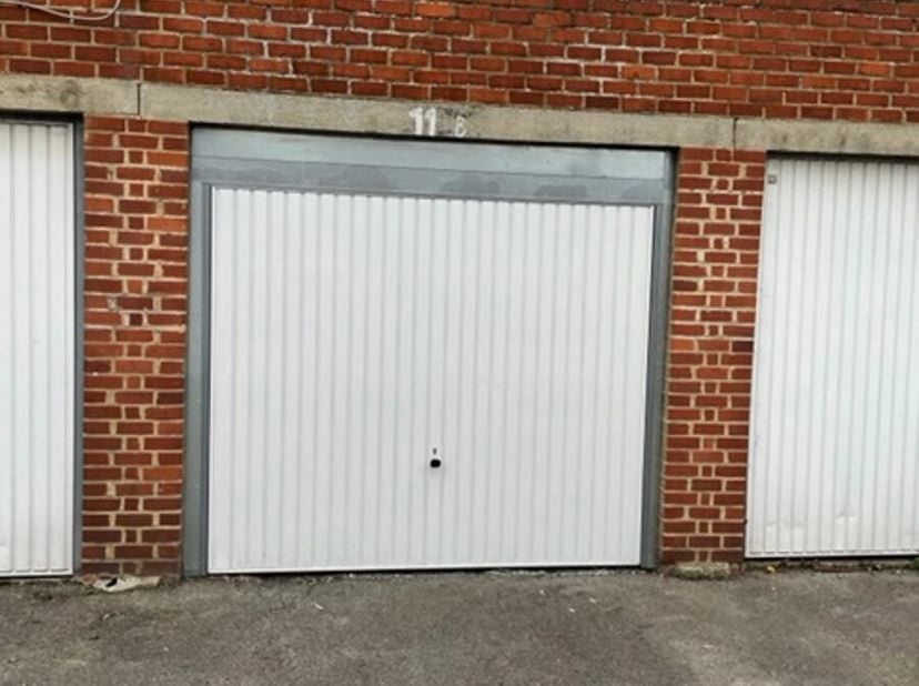 Garage désigné &#039;&#039;G13&#039;&#039; superficie 19 centiares situé à Montignies-sur-Sambre Chaussée de Châtelineau à côté du n°77&lt;br /&gt;
Dans un complexe de garages
