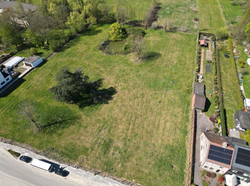 Terrain à bâtir de 667 m² pour une construction semi-ouverte, situé au calme à AlostCe terrain fait partie dun nouveau lotissement dans lImmerzeeldree