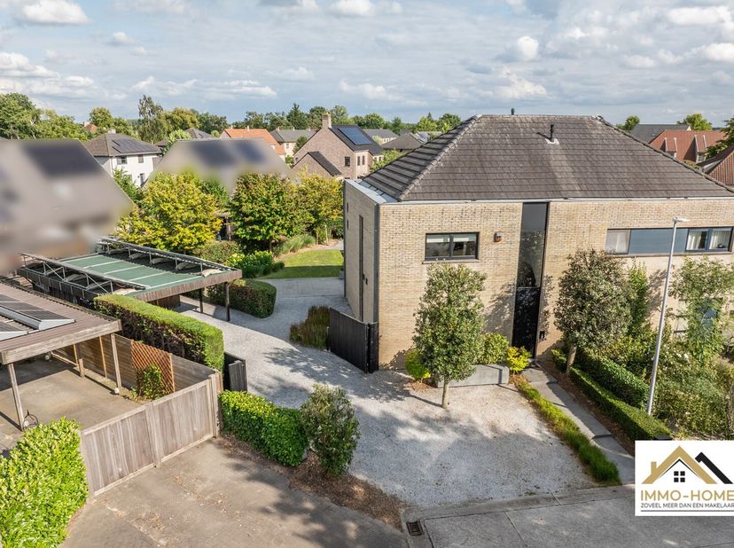 Deze recente halfopen bebouwing vinden we terug in één van de rustigste wijken om te wonen, en toch vlakbij alle voorzieningen die het centrum van Loc
