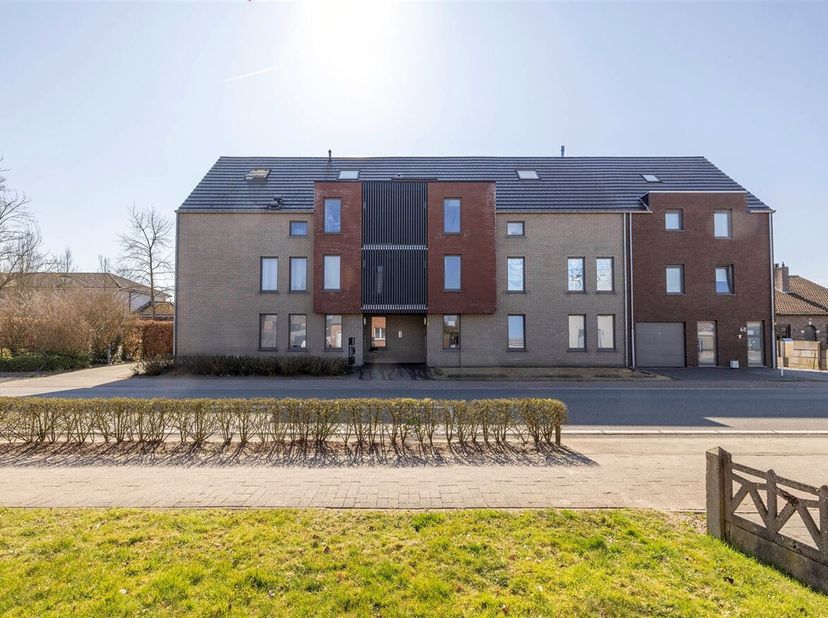 Ruim appartement in het centrum van Vorst / Laakdal&lt;br /&gt;
Ligging: Gelegen nabij verschillende faciliteiten zoals winkels, openbaar vervoer...&lt;br /&gt;
I