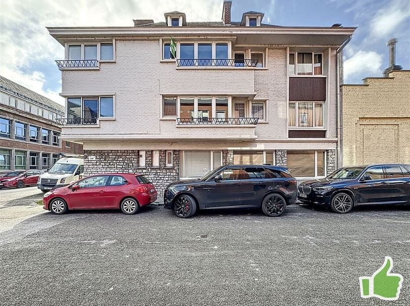 Appartement situé au deuxième étage d&#039;une résidence&lt;br /&gt;
Réparti sur 83 m2 de surface avec deux grandes chambres, salle de bain avec baignoire et coi