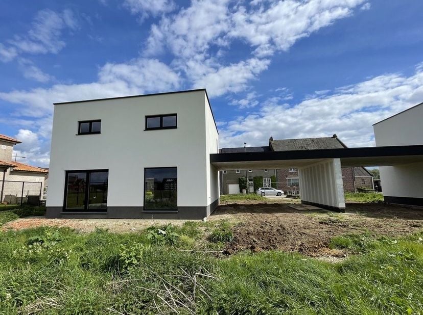 4 Moderne, energiezuinige nieuwbouwwoningen met warmtepomp, zonnepanelen en een dubbele carport, residentieel en landelijk gelegen te Maasmechelen-Boo