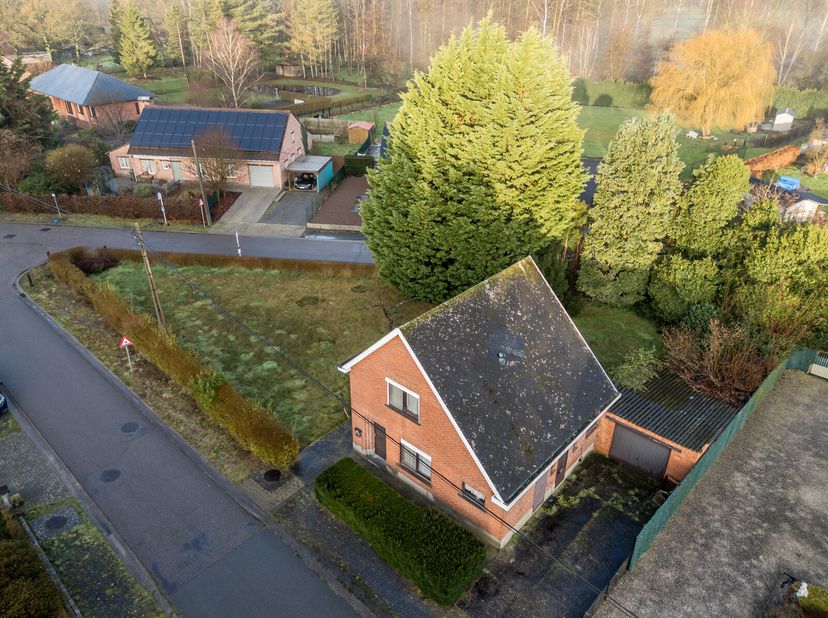 Gelegen in een rustige straat in Okselaar, op de grens met Averbode en Engsbergen. Omwille van de centrale ligging heeft men hier alle faciliteiten (w