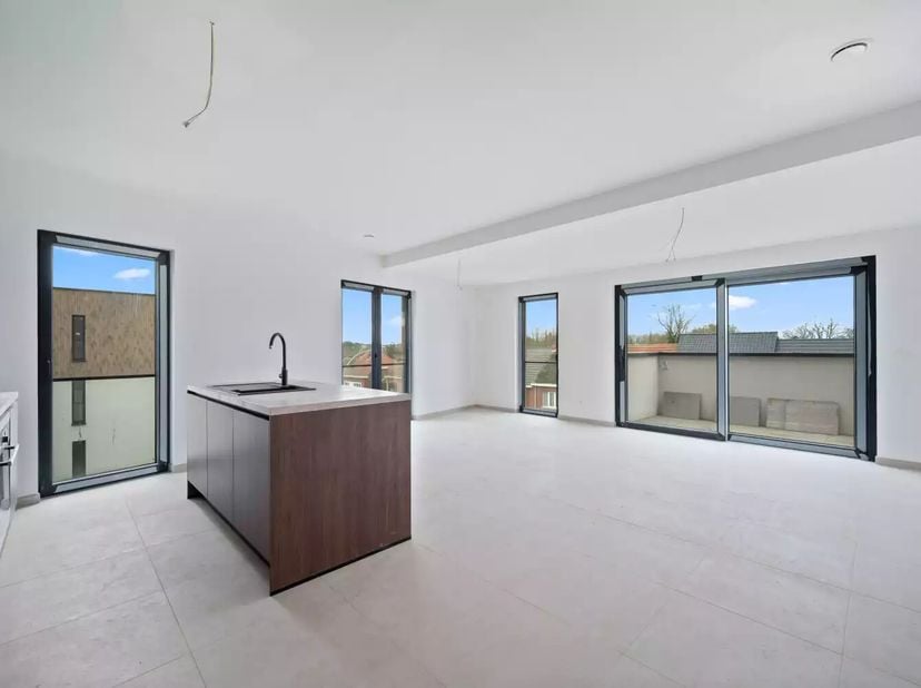 Appartement de 91m² + 14m² de terrasse.&lt;br /&gt;
Aménagement : entrée, séjour, cuisine, toilettes, débarras, salle de bains et 2 chambres.&lt;br /&gt;
Le proje