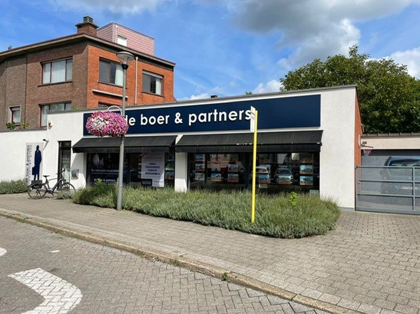 Bien professionnel à louer
                    à 2840 Reet