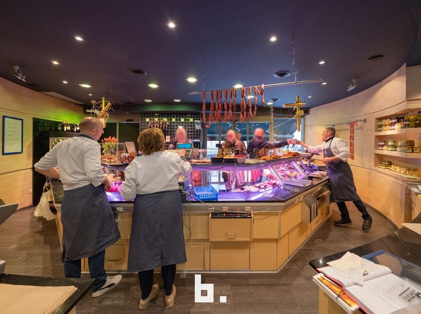 Bien professionnel à vendre
                    à 8000 Sint-Pieters