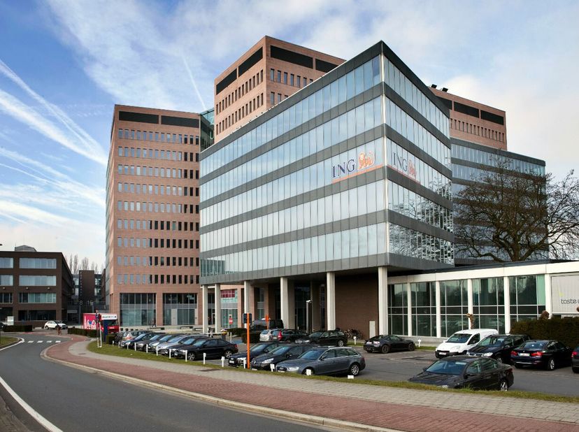 Deze moderne kantoren te huur bevinden zich in het Zuiderpoort Office Park, een kantorencomplex met een zichtbare en enorm toegankelijke locatie te Ge