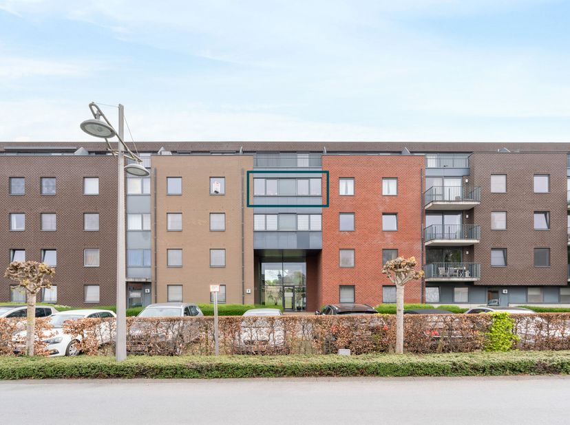 Langsheen de Mergelput te Aalter kunt u dit instapklaar appartement met bijhorende kelderberging en ondergrondse gemeenschappelijke fietsenberging ter