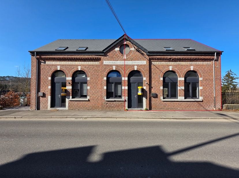 - OPTION - Barvaux (Durbuy): Maison située dans le centre à proximité des commodités (gare, bus, école, magasins,..). Cette maison en bon état se comp
