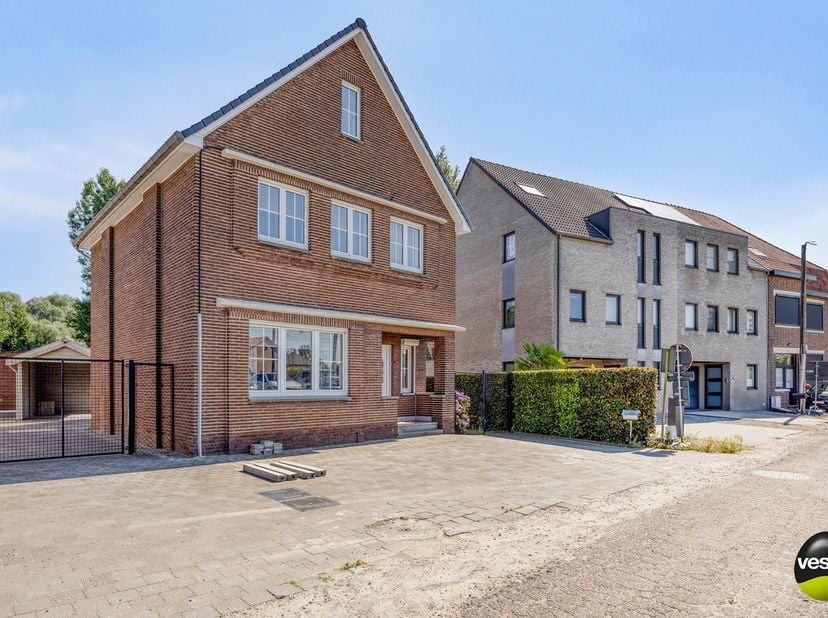 Charmante vrijstaande woning op rustige locatie in Beverst bij Bilzen, Nijverheidsstraat 23.&lt;br /&gt;
&lt;br /&gt;
Welkom in deze karaktervolle gezinswoning ge
