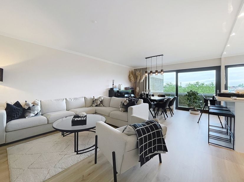 MACHTENS - REF: 6768560 - PRACHTIG, VOLLEDIG GERENOVEERD LUXE APPARTEMENT MET 2 SLAAPKAMERS EN 2 TERRASSEN!&lt;br /&gt;
Gelegen op de 6e verdieping van een
