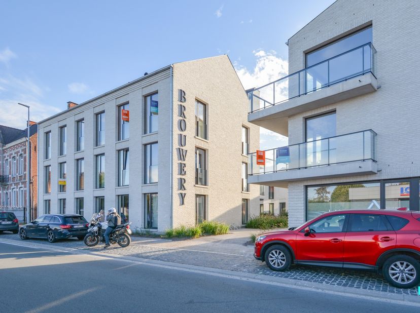 Garage à vendre
                    à 8800 Rumbeke