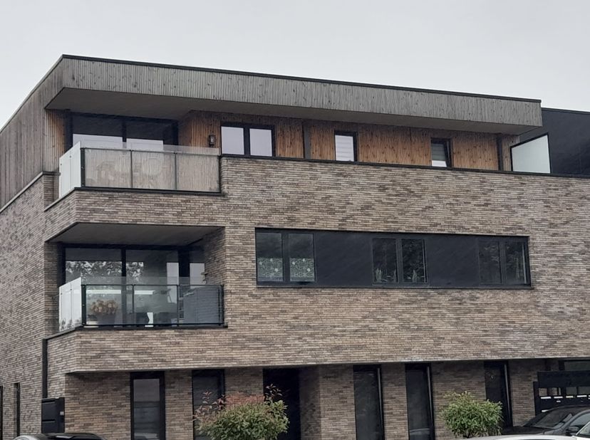 Penthouse appartement te huur op de bovenste (tweede) verdieping in een residentie op de Weg naar Zwartberg in Houthalen-Oost.&lt;br /&gt;
&lt;br /&gt;
• Mooie ru