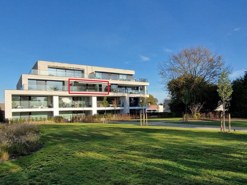 Uniek, hoogwaardig afgewerkt en volledig instapklaar villament van 156m² + 38m² terras in centrum Hoeselt (Bilzen-Hoeselt).&lt;br /&gt;
&lt;br /&gt;
Dit top afgew