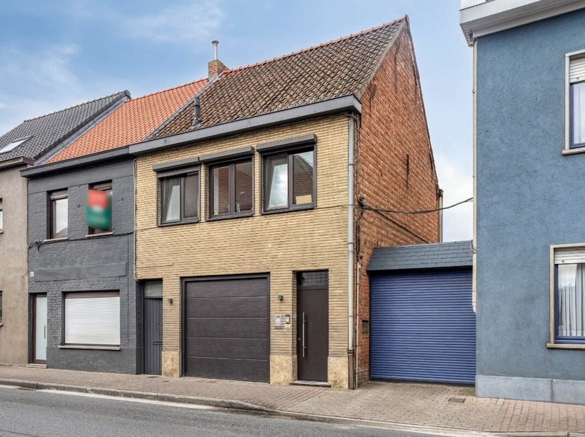 Volledig gerenoveerde woning met zeer goed EPC te koop in Centrum OlseneDeze woning in de Centrumstraat in Olsene werd in 2017 volledig gerenoveerd. A