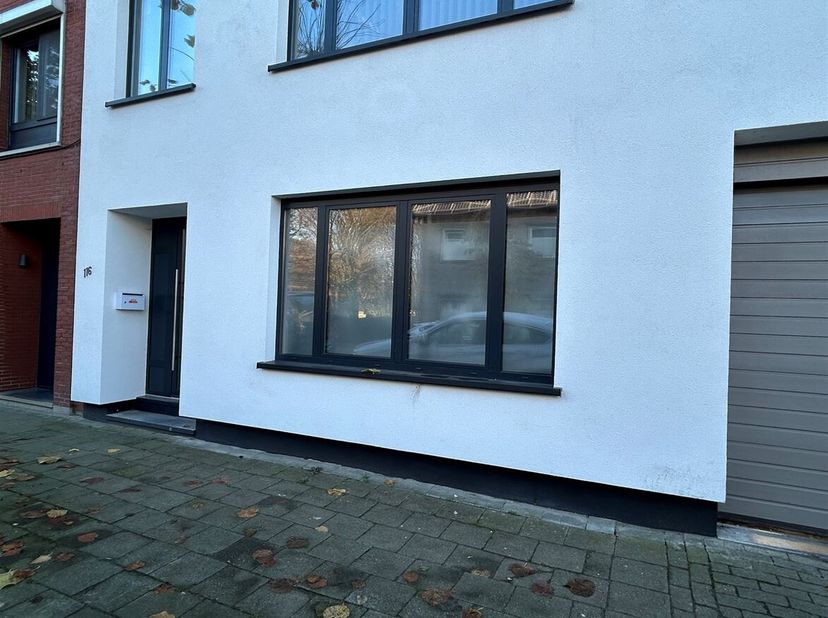 Centraal gelegen werkruimte te huur in Borsbeek&lt;br /&gt;
 Ligging: Gelegen op de gelijkvloers van een woning. Het pand is gunstig gelegen en vlot bereikb