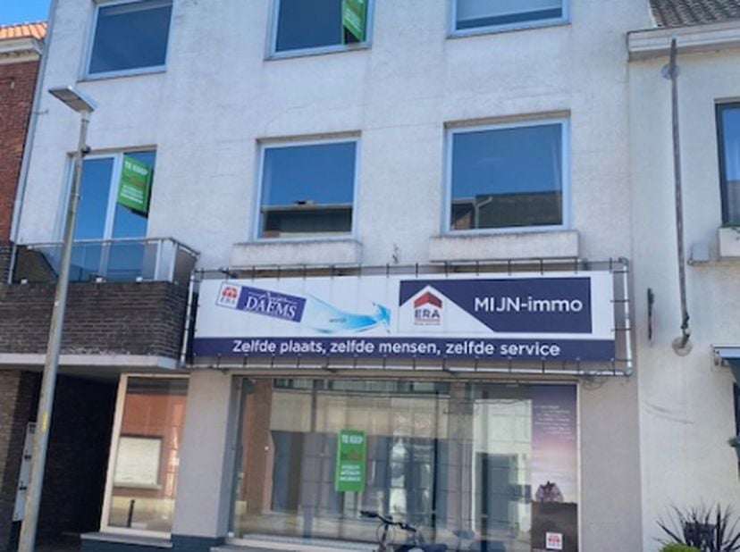 INVESTERINGSPAND te ZOLDER-centrum, bestaande uit 1 gelijkvloers handelspand met achterliggend appartement en 2 bovenliggende appartementen. &lt;br /&gt;
&lt;b