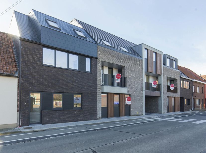 Vous devez avoir visité cet appartement! &lt;br /&gt;
Le long hall d&#039;entrée vous invite dans l&#039;espace de vie lumineux avec une cuisine ouverte attenante ent