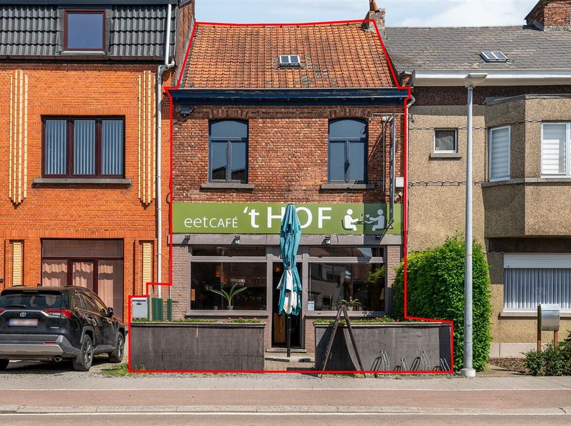 Ontdek deze bijzondere eigendom van 215 m² op een perceel van 396 m², ideaal gelegen in Hofstade. Een perfecte combinatie van wonen en ondernemen, met