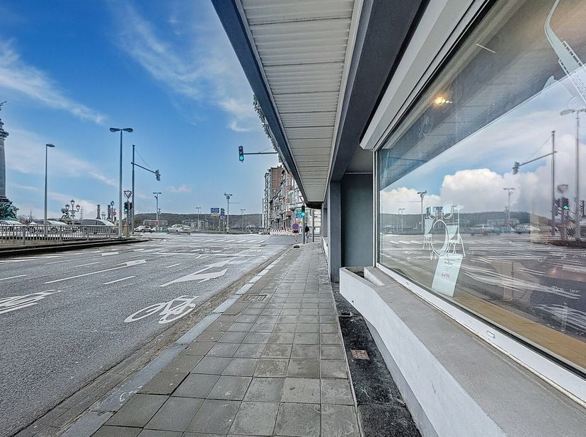 L&#039;immobilière Borremans vous propose ce bureau idéalement situé dans un quartier recherché de Liège, offrant une excellente visibilité et un cadre de