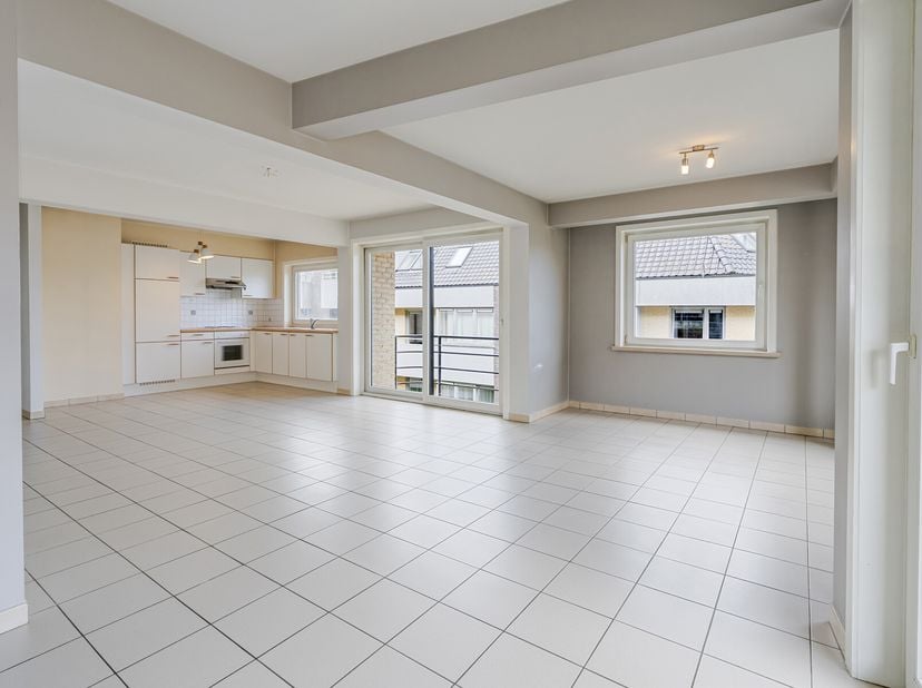 Appartement dangle lumineux avec 2 chambres et 2 terrasses au cur dOstende&lt;br /&gt;
Au troisième étage dun immeuble bien entretenu situé dans la rue Past