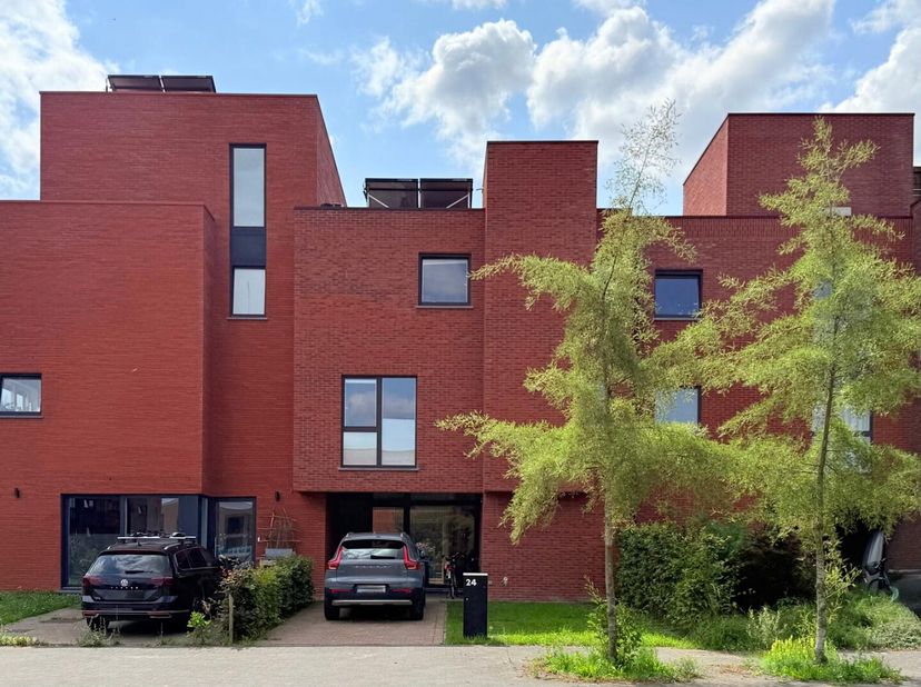 Dans ce quartier résidentiel récent et agréable d&#039;Herent, vous trouverez cette maison familiale.&lt;br /&gt;
Le hall d&#039;entrée, avec des toilettes pour les i