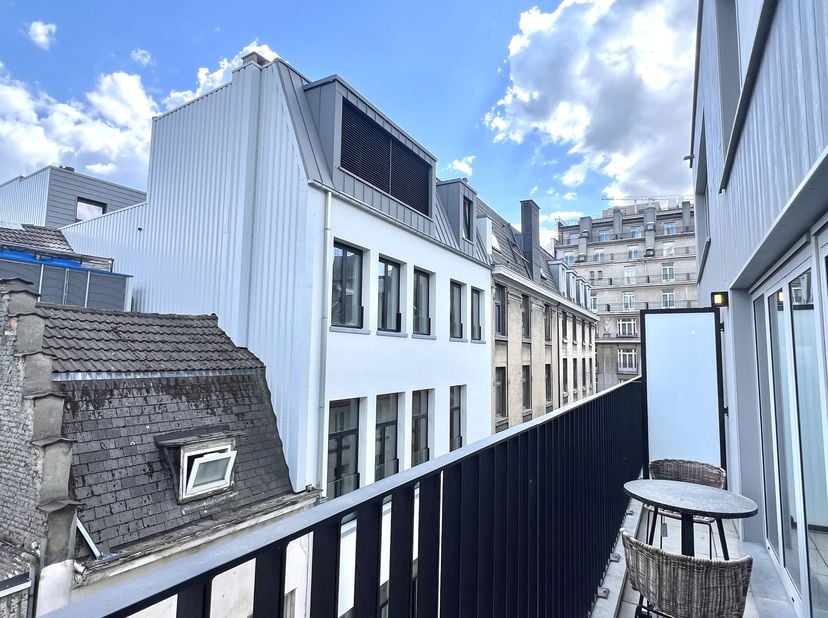 BRUSSEL - In het hart van het historische centrum, vlakbij het De Brouckèreplein, op een steenworp van het openbaar vervoer en de winkels, ligt dit li