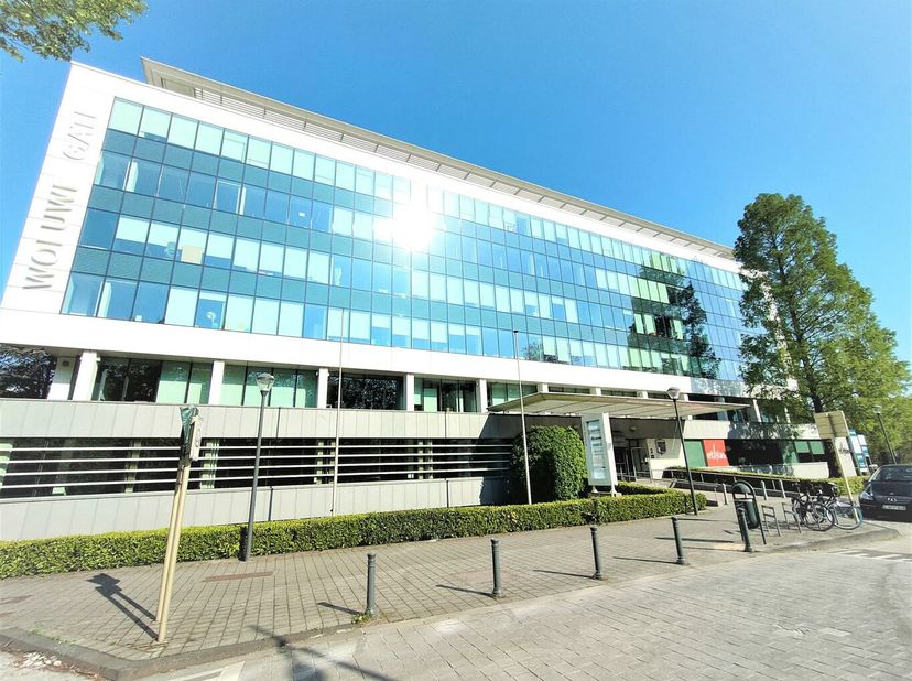 Croisement boulevard de la Woluwe et avenue de Tervueren | Proche du Musée du tram | Dans le WoluweGate,  Magnifique plateau de bureaux de 600 m² très