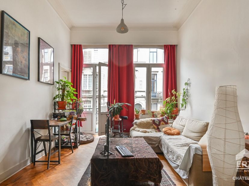 ERA CHATELAIN vous propose cet appartement 1 chambre au superbe potentiel idéalement situé dans le quartier Ma Campagne à deux pas de l&#039;Avenue Brugman