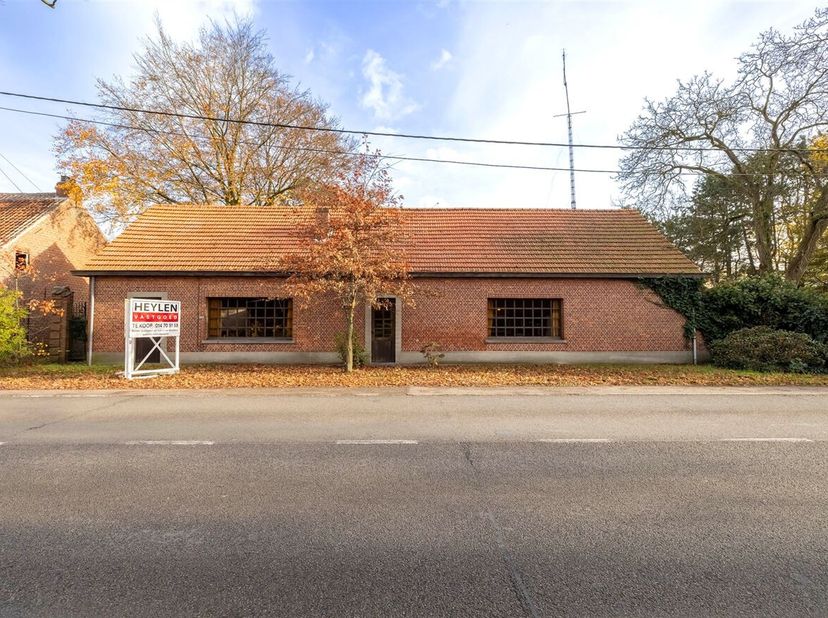 Ruime te renoveren hoeve op 32a00ca&lt;br /&gt;
Ligging: Goed gelegen hoeve te Olen. Alle faciliteiten (winkels, scholen, openbaar vervoer, E313,...) bevind