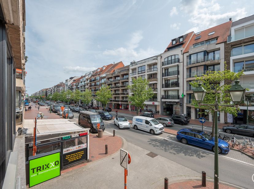 Appartement d&#039;angle spacieux avec 3 chambres et vue dégagée - Lippenslaan, au niveau de la place Alfred Verwee&lt;br /&gt;
Cet appartement lumineux est idéa