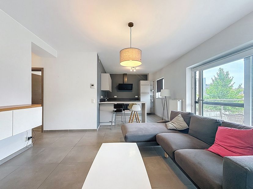 BHS Immo vous propose à la vente un très bel appartement en parfait état, situé au rez-de-chaussée dune résidence récente sans travaux à prévoir, dans