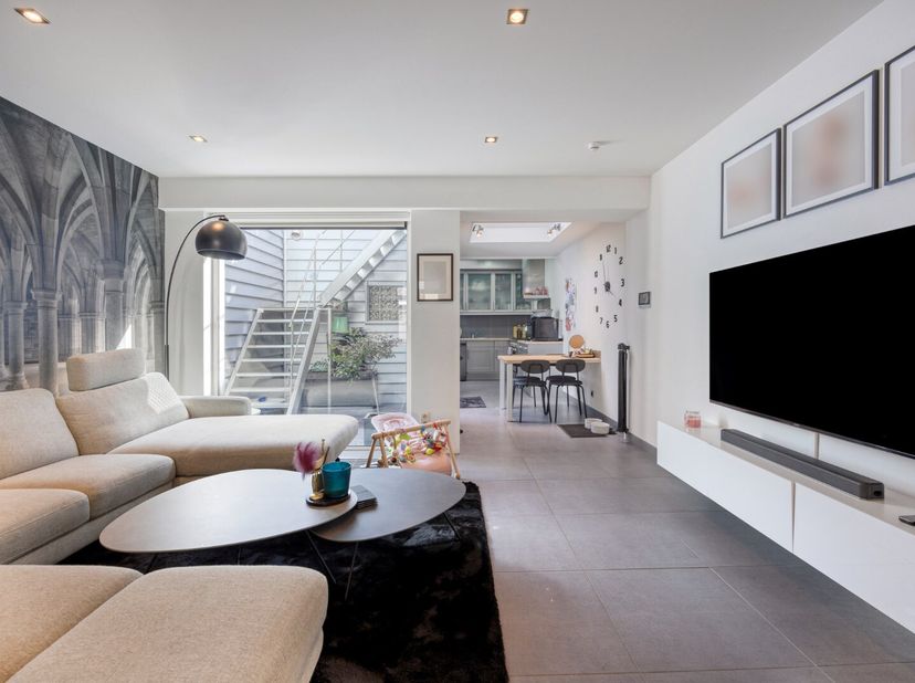 Op zoek naar een ruime en energiezuinige woning in het centrum van Bornem? Deze instapklare gezinswoning biedt alles wat je nodig hebt: 4 volwaardige
