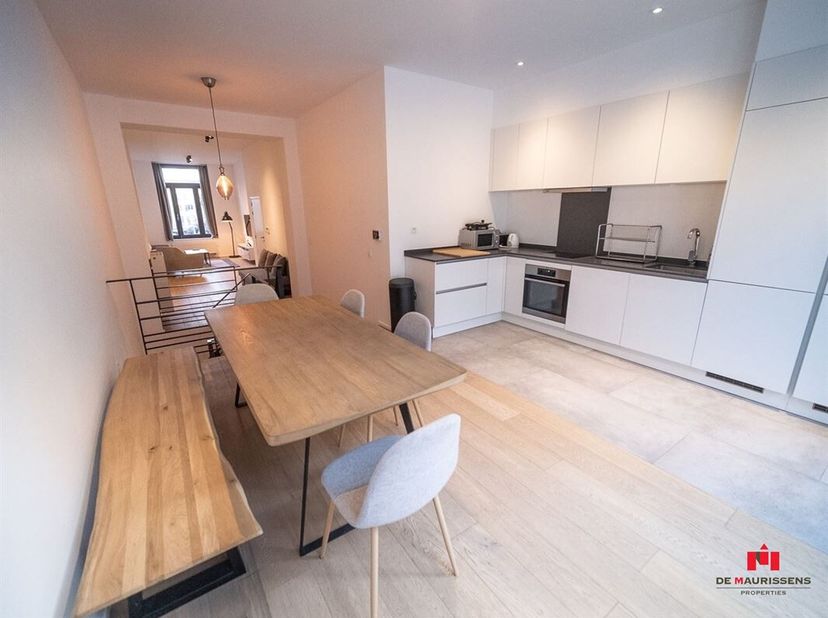 MAISON COMMUNALE de SAINT-GILLES - Magnifique maison entièrement rénovée avec goût en 2020 divisé en 2 DUPLEX RECONNUS &lt;br /&gt;
L&#039;immeuble se compose d&#039;