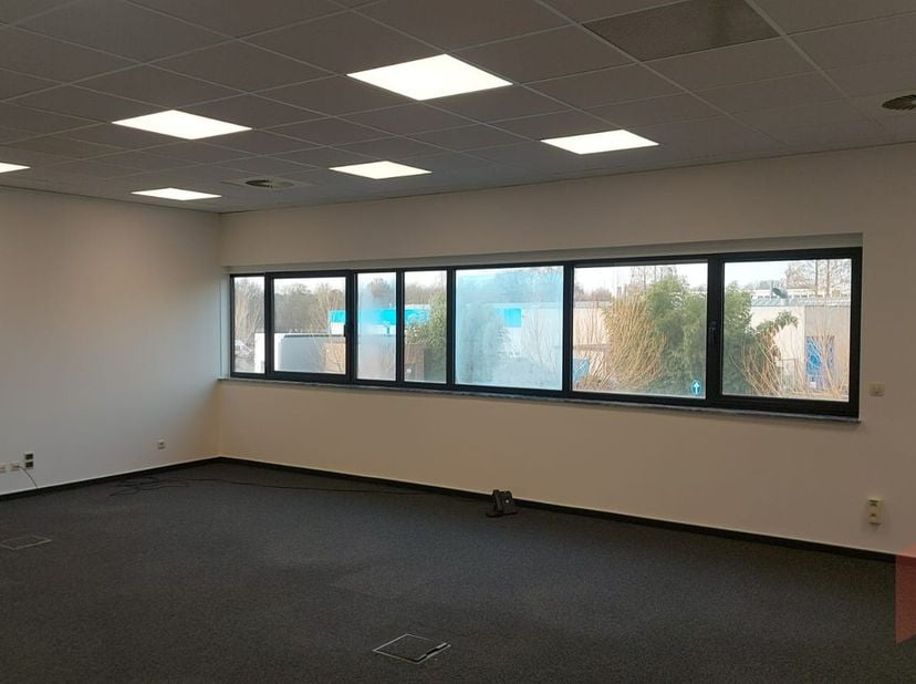 - Aangename en efficiënte werkomgeving, ideaal voor professionele en inspirerende bedrijven&lt;br /&gt;
- Uitstekende ligging &amp; bereikbaarheid:&lt;br /&gt;
- Slec