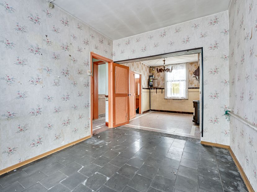Te renoveren woning met diepe tuin in hartje Wevelgem!&lt;br /&gt;
Op zoek naar een renovatieproject met potentieel? Deze woning in het centrum van Wevelgem