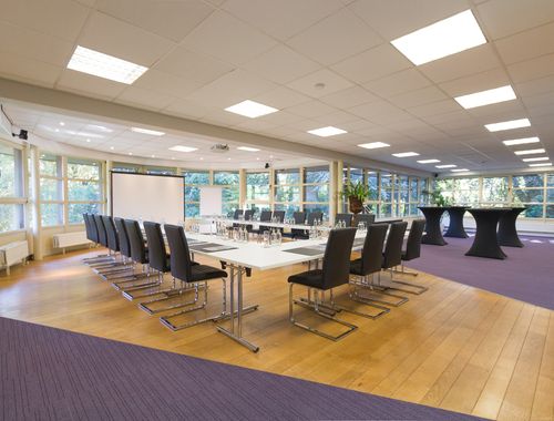                                         Bureaux à louer à Melle, € 895
