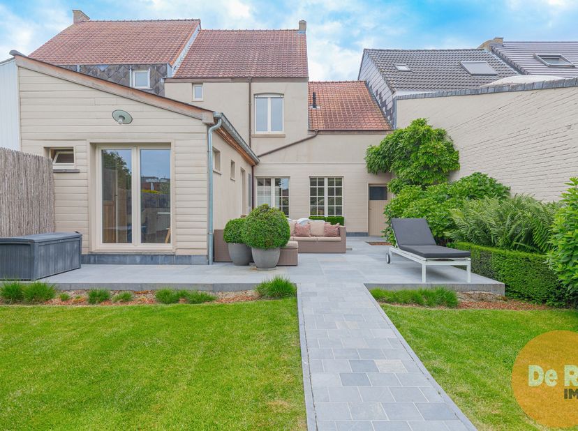 KIJKDAG 28/6 VAN 9U TOT 12U (OP AFSPRAAK)&lt;br /&gt;
LEDE - In de dorpskern bevindt zich deze perfect instapklare 4 slaapkamer woning.&lt;br /&gt;
Op wandelafsta