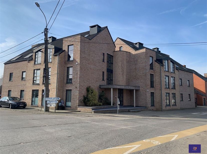 Offre à partir de 220.000 euros.&lt;br /&gt;
Au rez-de chaussée d&#039;un petit immeuble bâti en 2010, bel appartement avec terrasse (10 M²) parking et cave.&lt;br